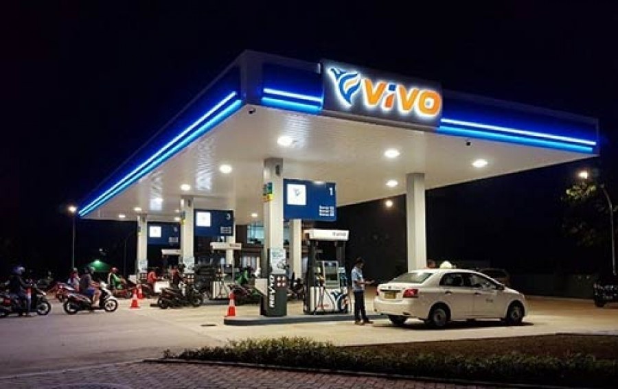 Vivo petrol station at night with blue ColorLine tube running along the canopy edge