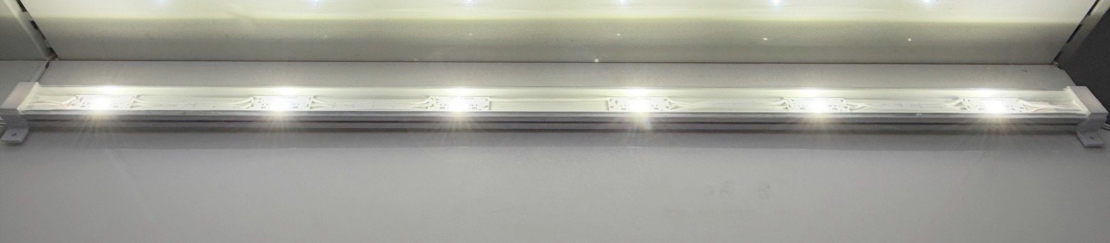 Mô-đun Hyperlite ánh sáng trắng, cho thấy từng LED dọc theo thanh nhôm định hình
