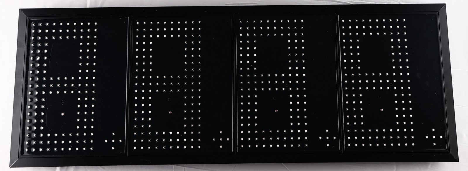 Product photo on white background (7-segment module close-up) + installed site photo (standard numeric digits visible)
